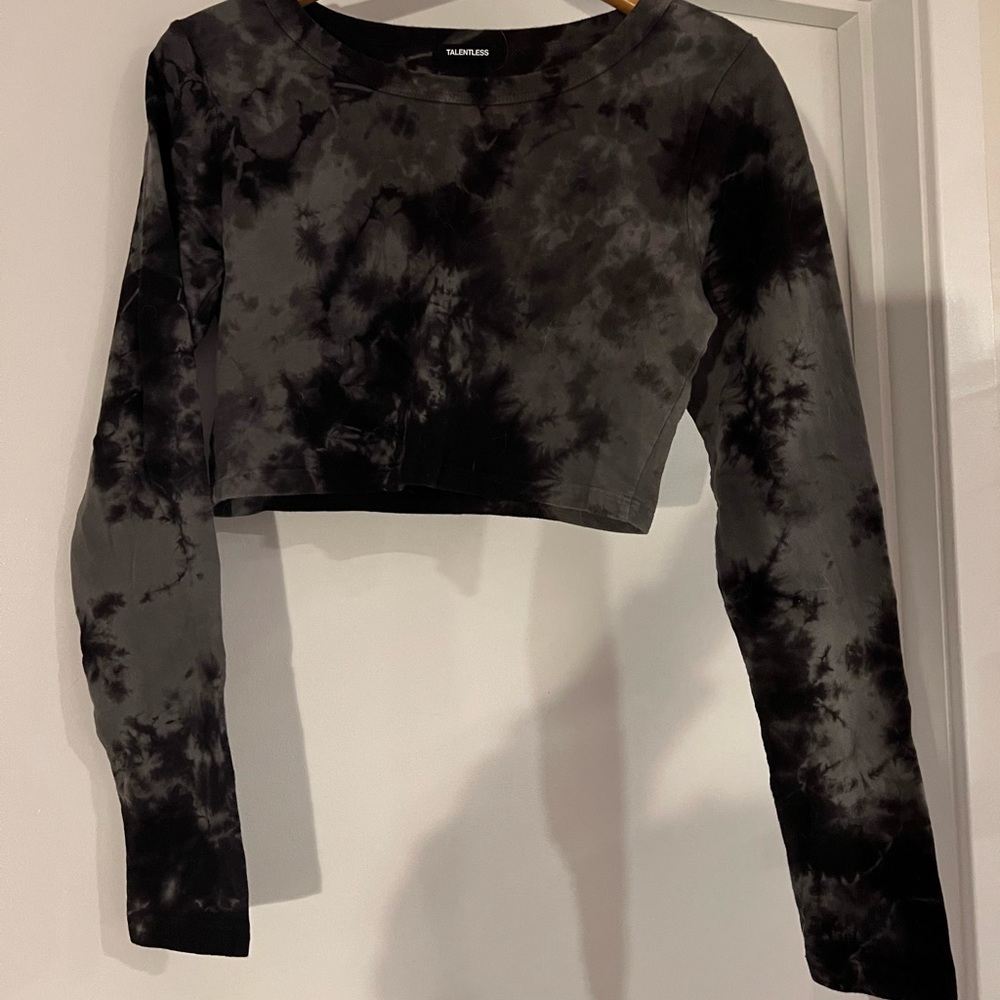 Long sleeve black tie dye crop top TALENTLESS